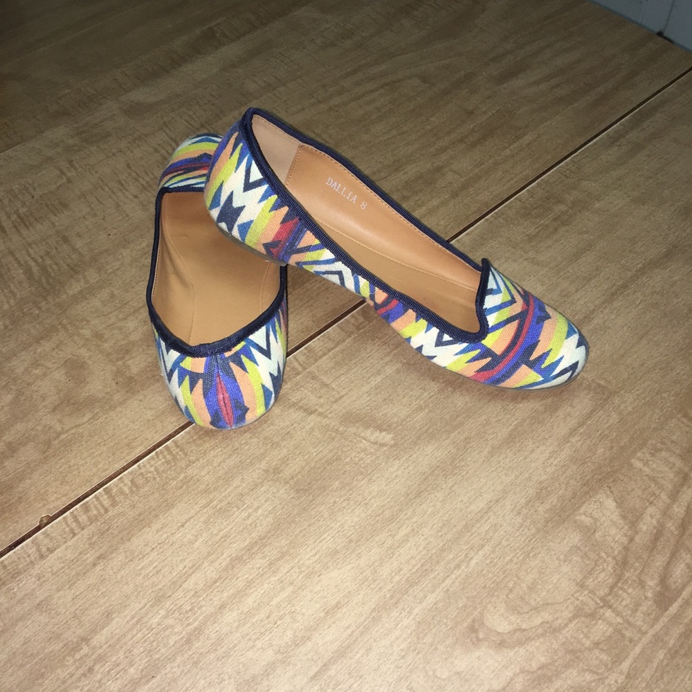 Aztec pattern flats - size 8